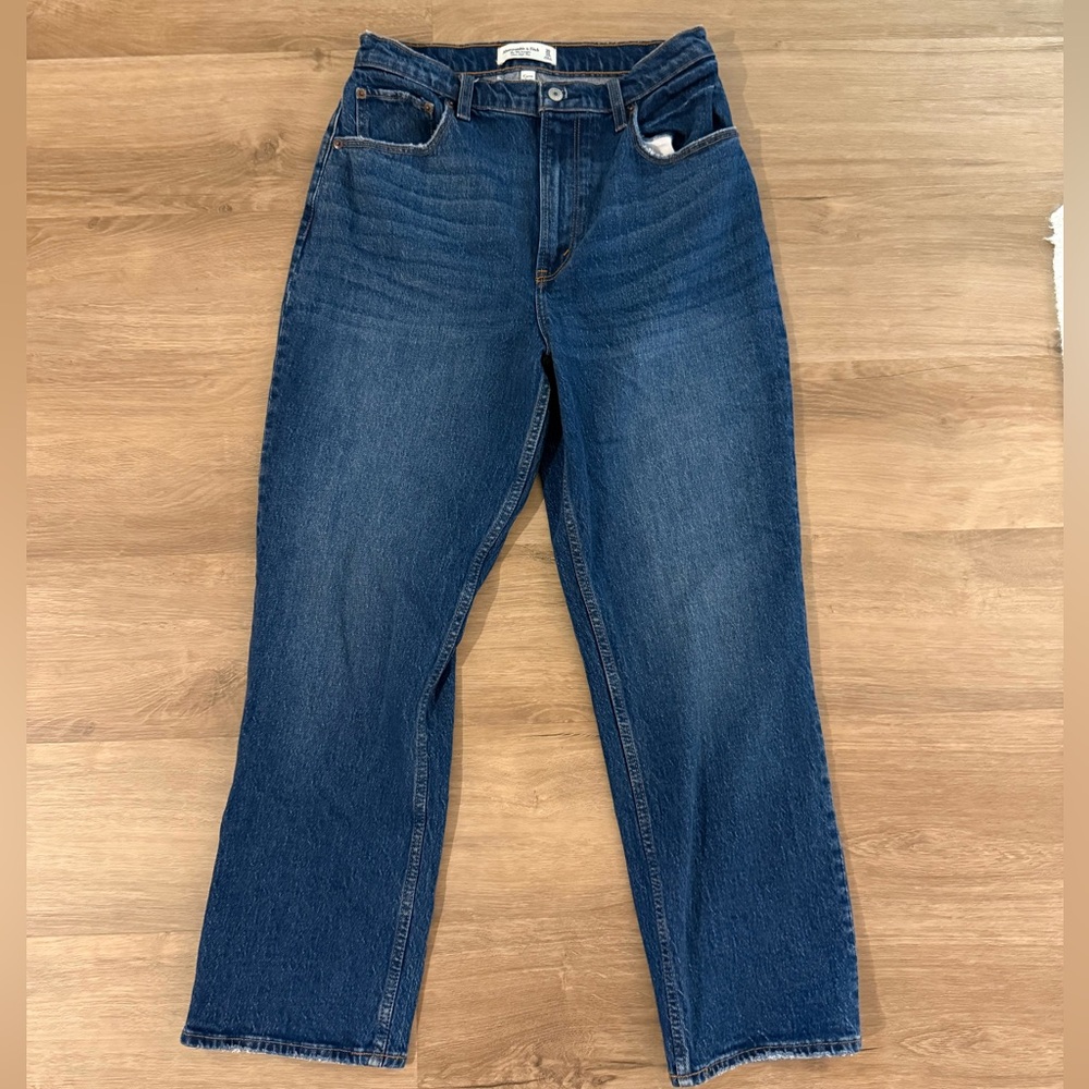 Abercrombie Curve Love 90s Straight High Rise Jeans Short Length